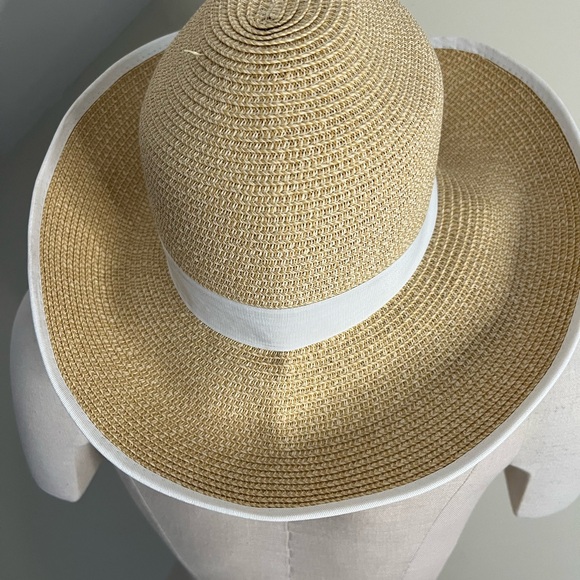 Sun-n-Sand Women's Tan Straw Sun Hat with White Trim and Bow Accent UPF 50 - Picture 6 of 6
